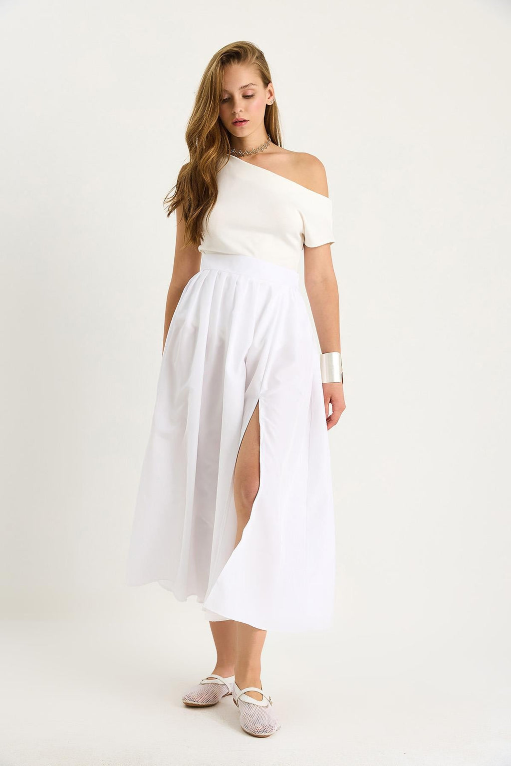 White‎ Skirt