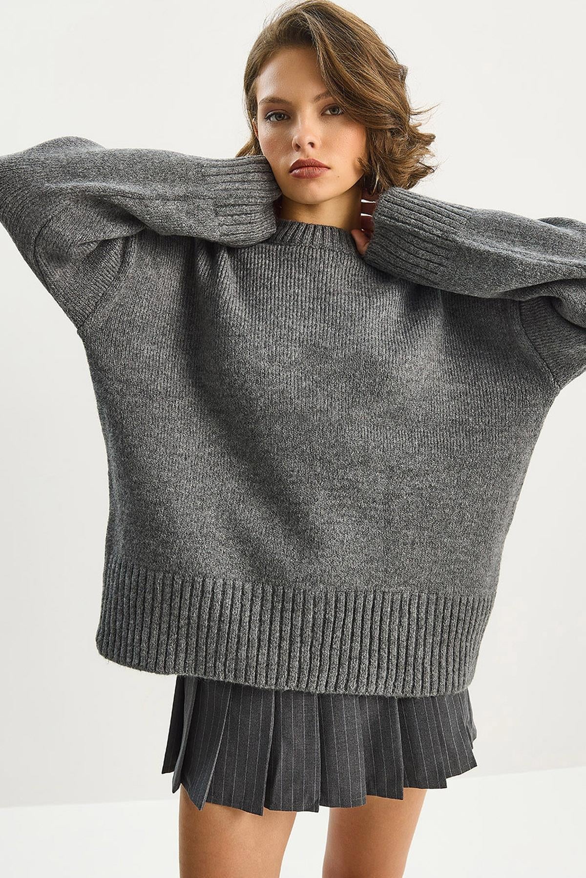 Grey‎ Sweater