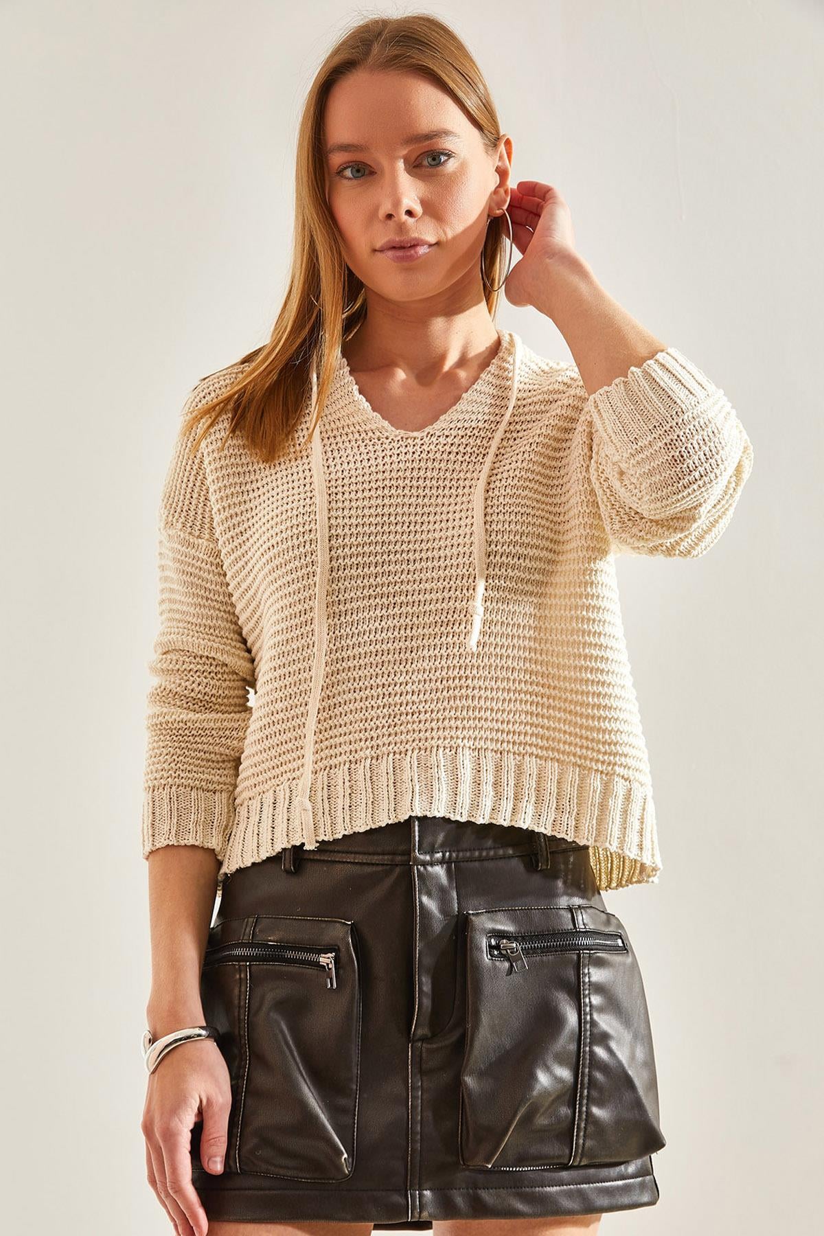 Cream‎ Sweater