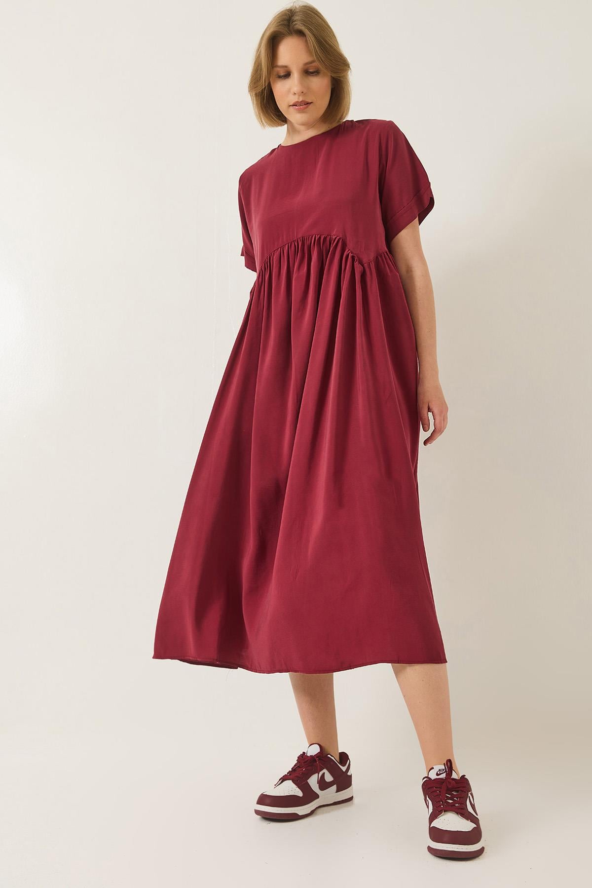 Red‎ Dress