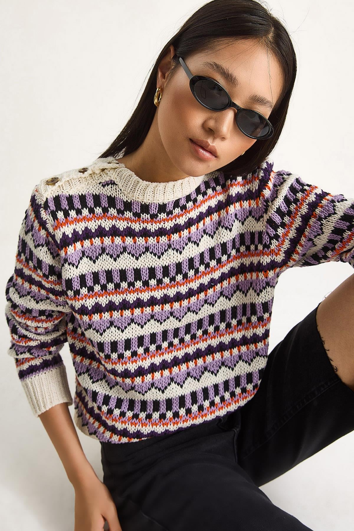 Cream‎ Sweater