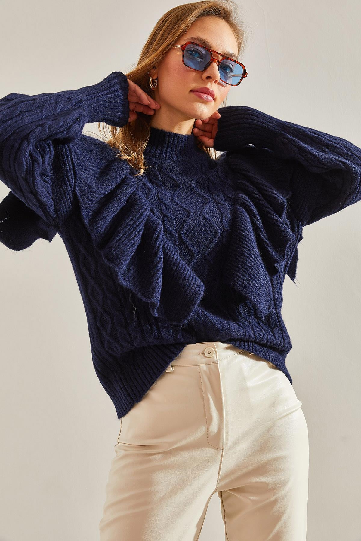 Blue‎ Sweater