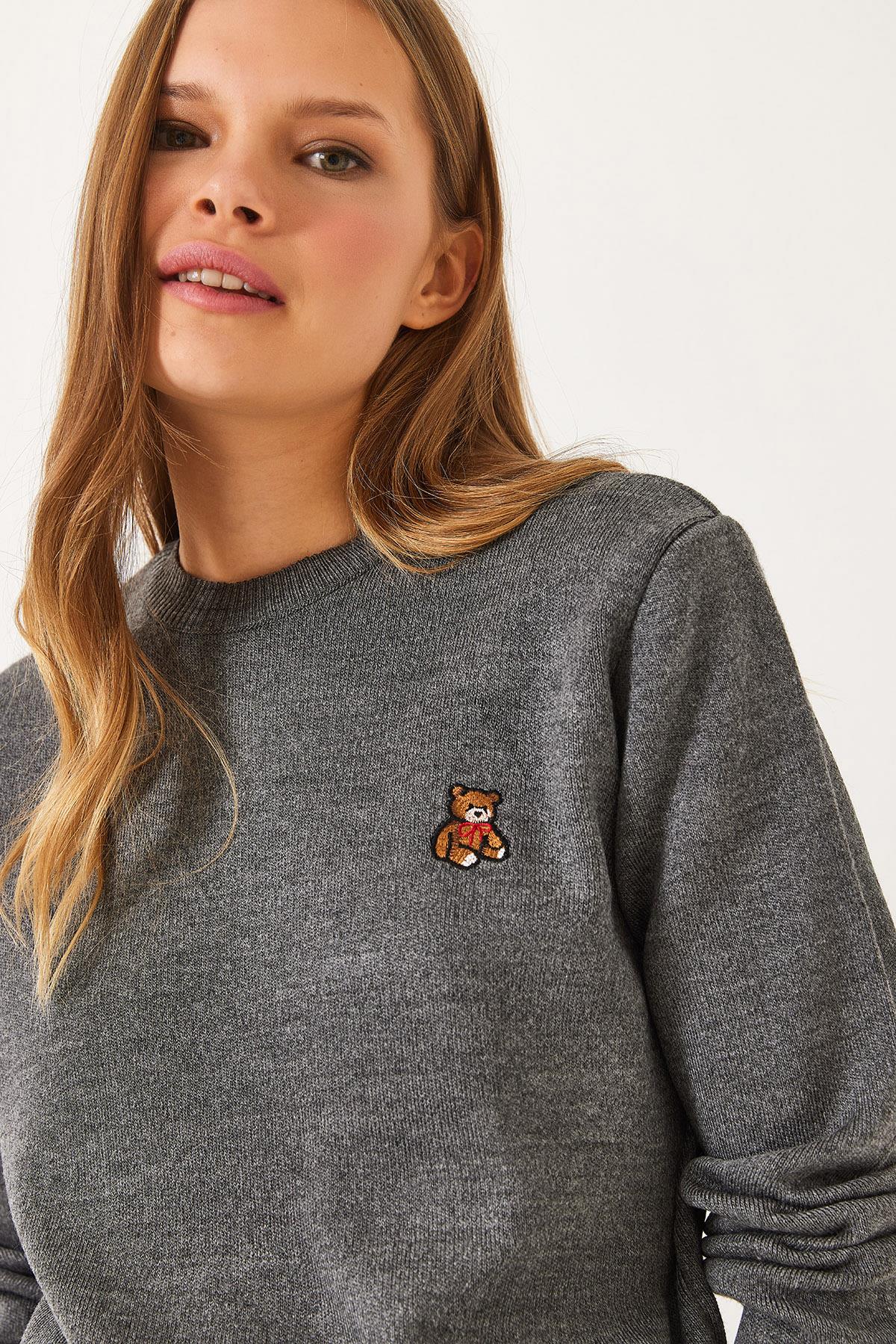 Grey‎ Sweater