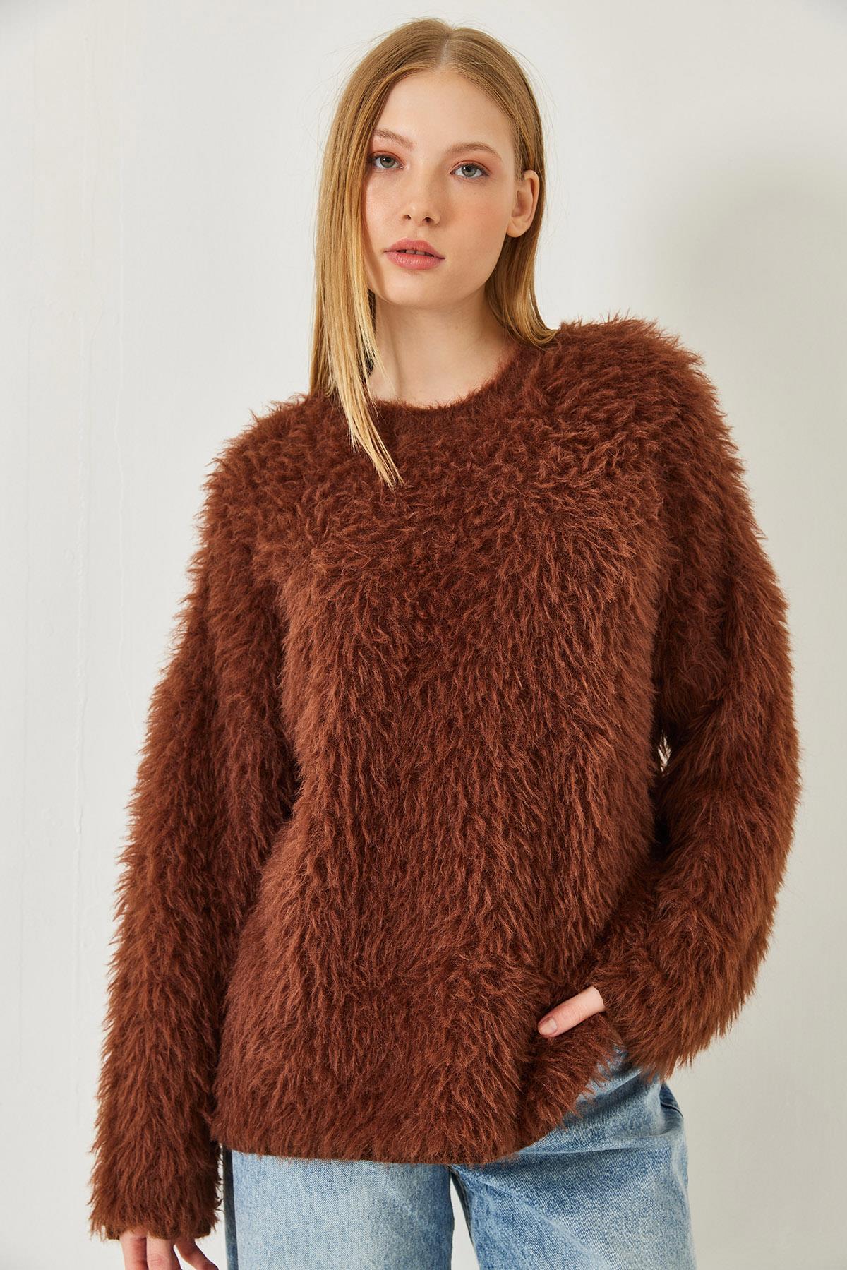 Brown‎ Sweater