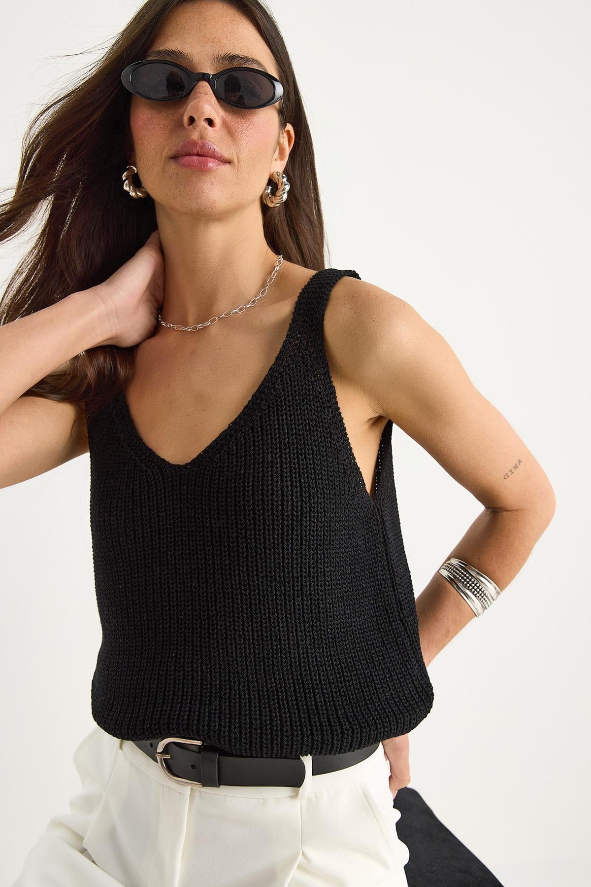 Black‎ Blouse