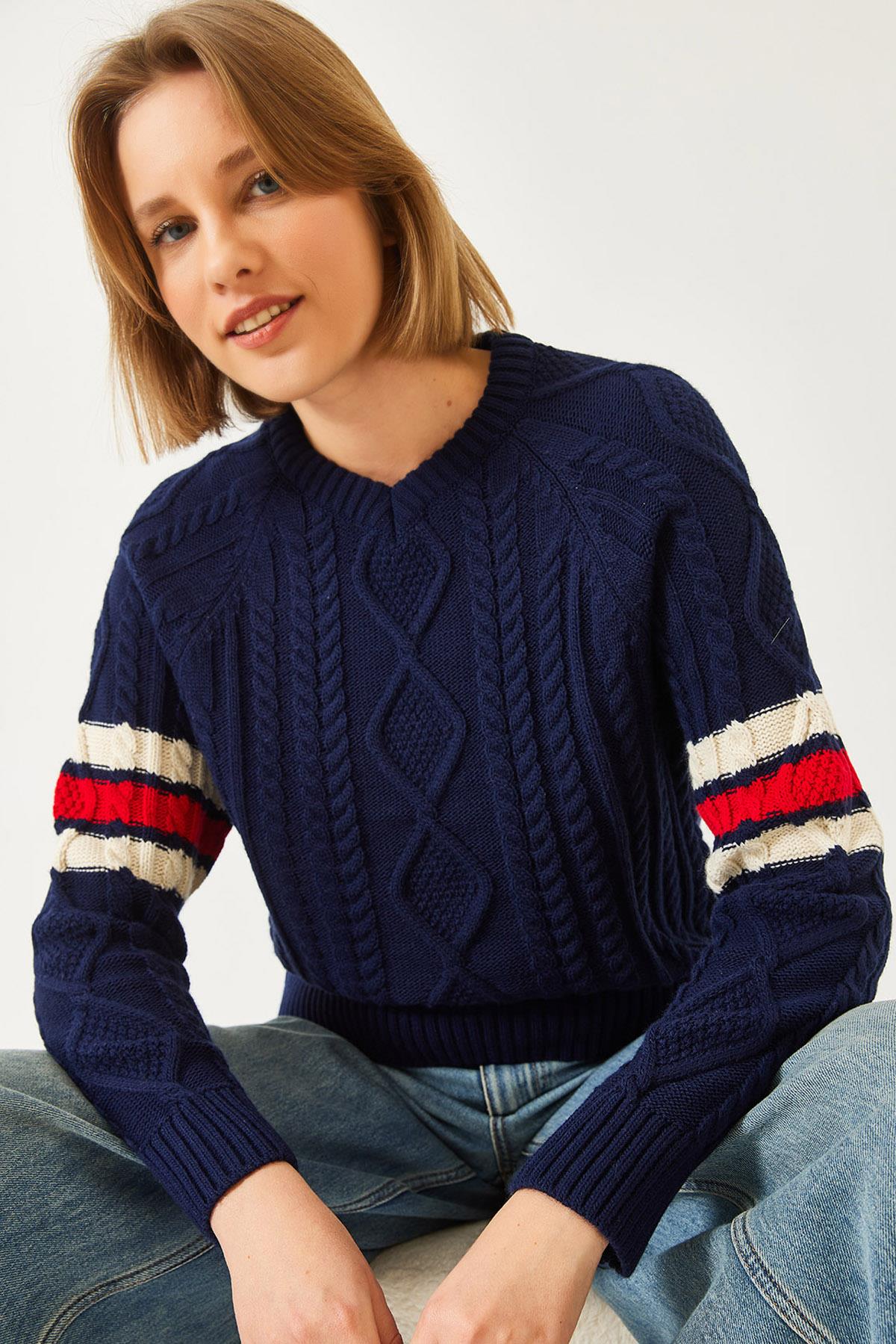 Blue‎ Sweater
