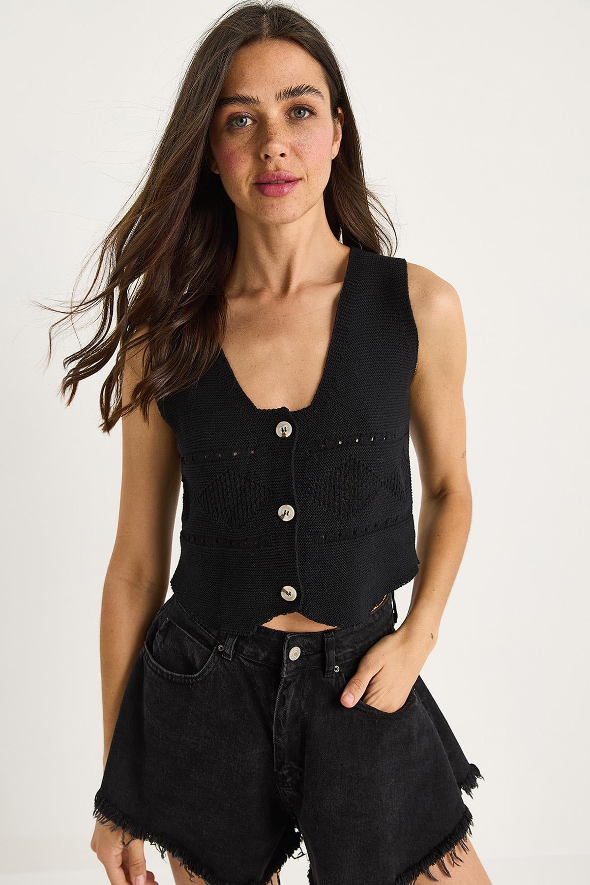Black‎ Sweater