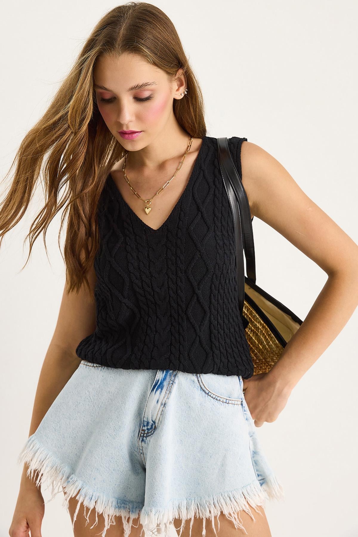 Black‎ Blouse