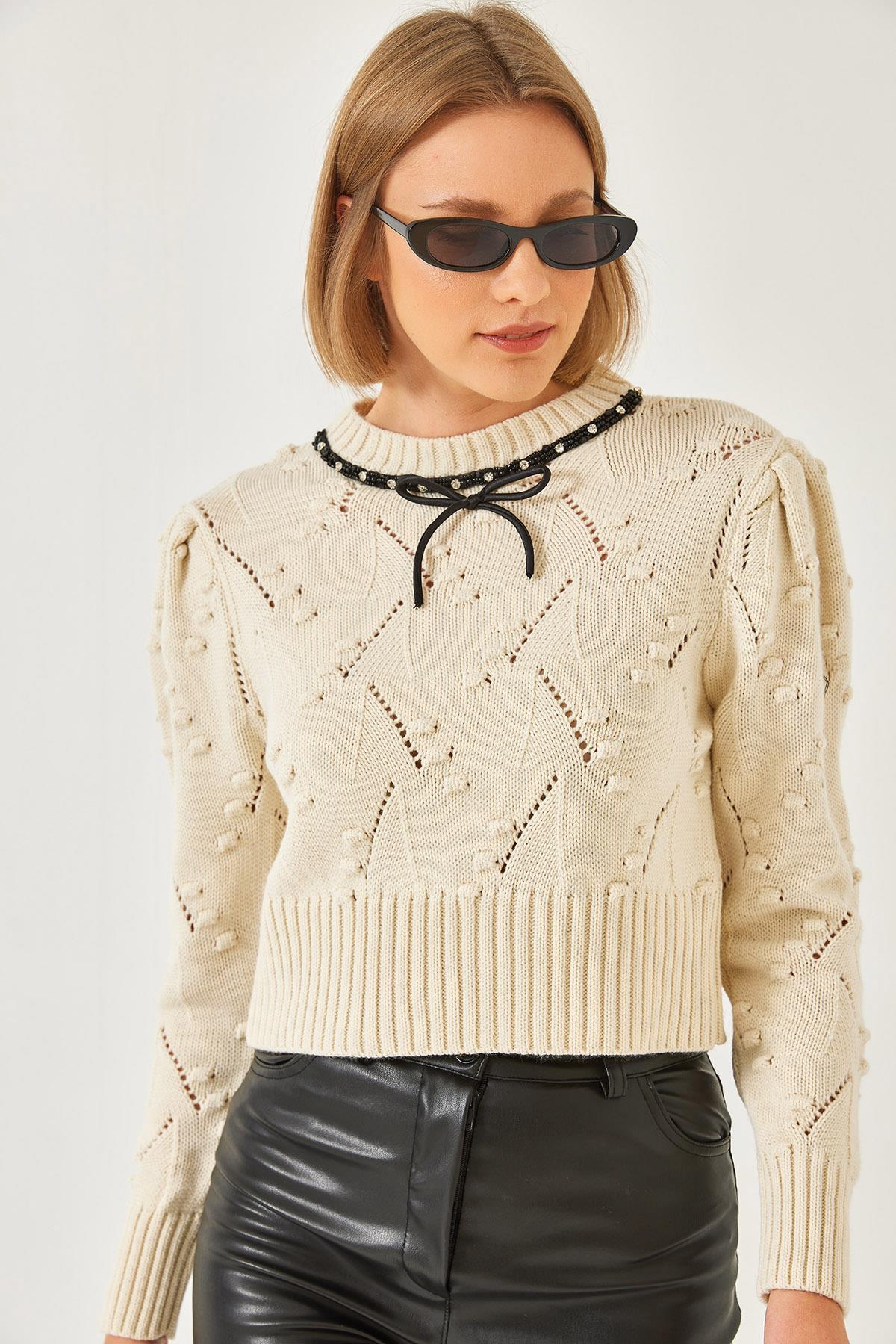 Cream‎ Sweater