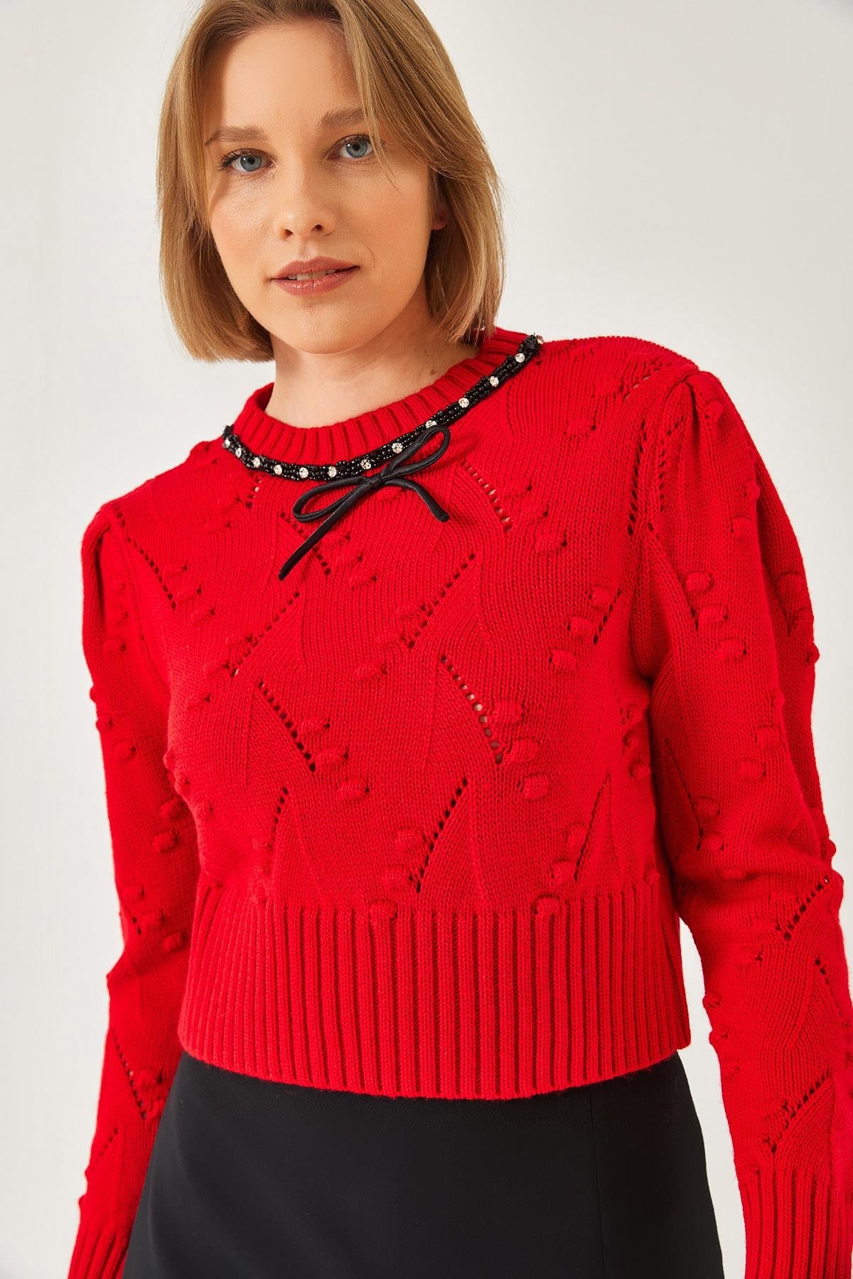 Red‎ Sweater