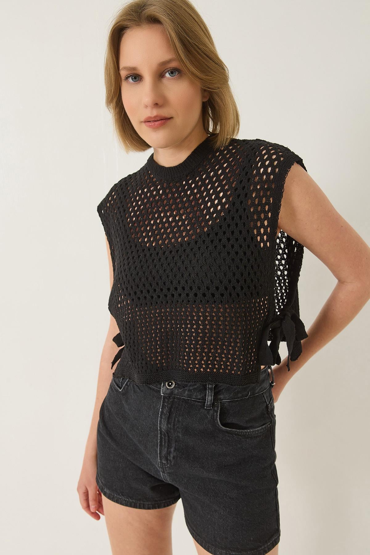 Black‎ Sweater