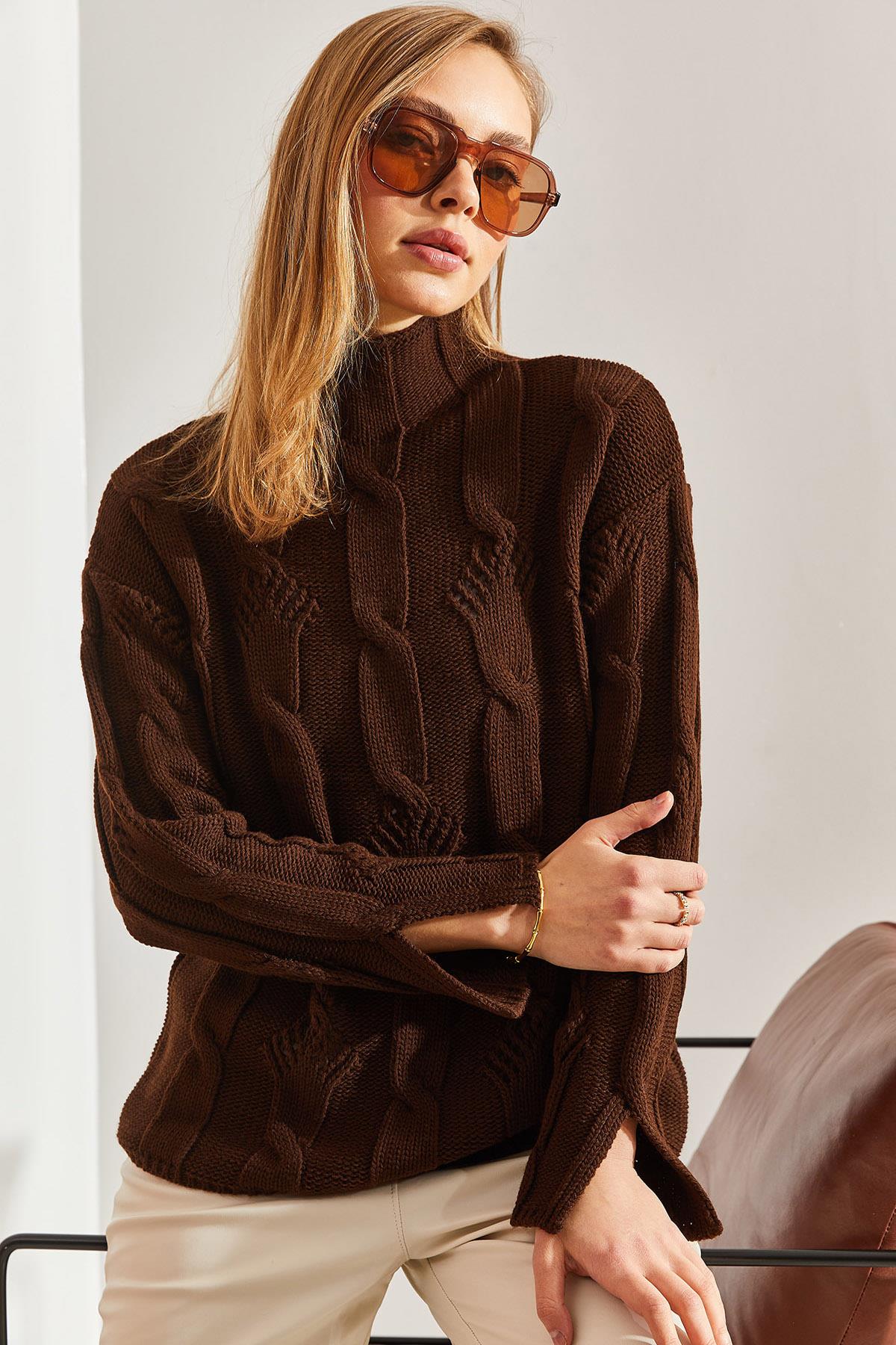 Brown‎ Sweater
