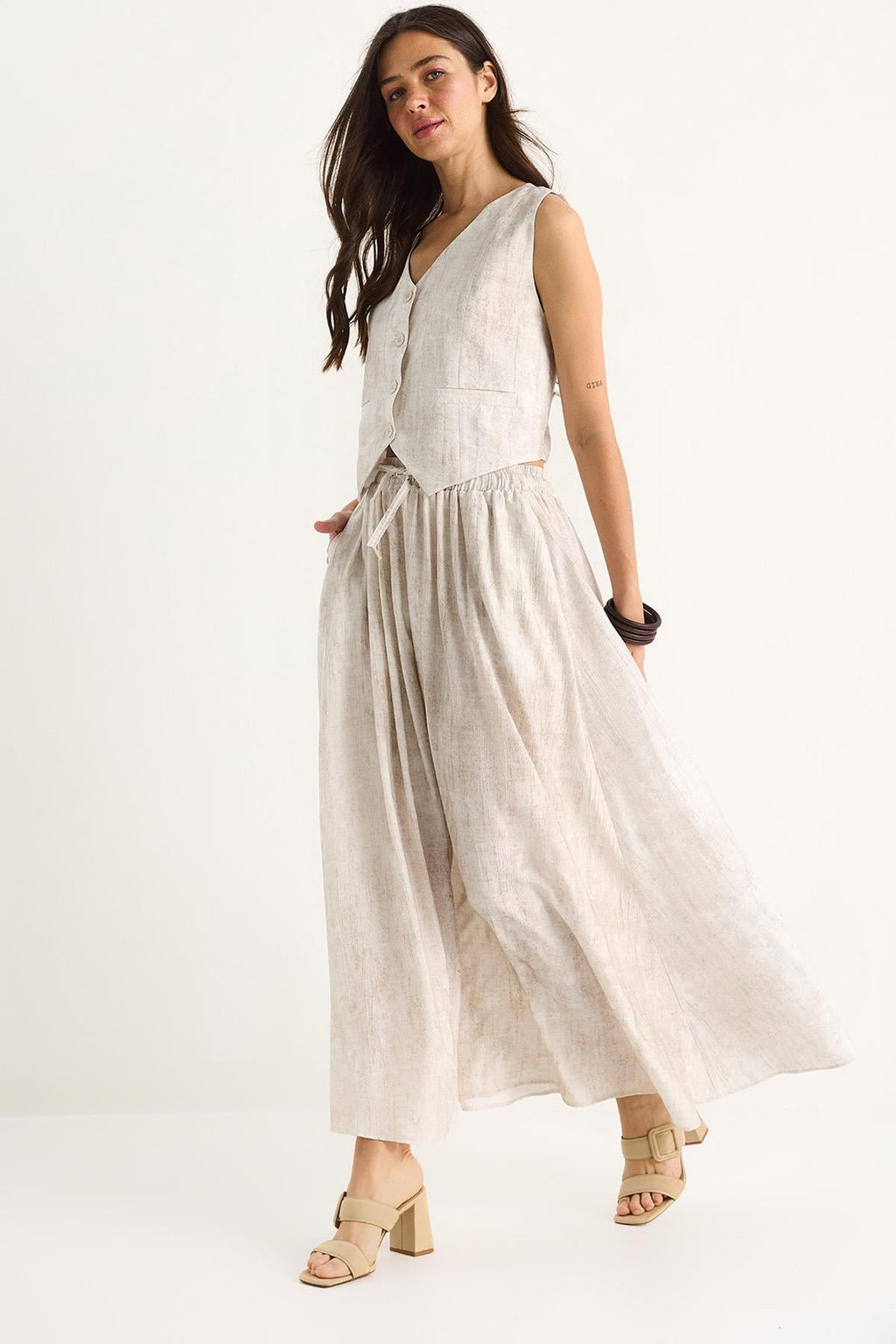 Cream‎ Outfit Set