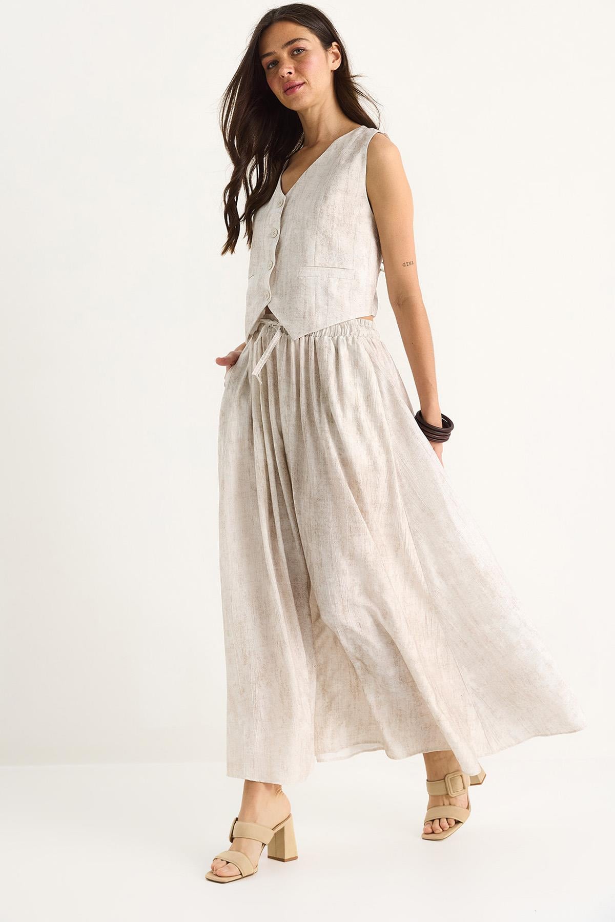 Cream‎ Outfit Set